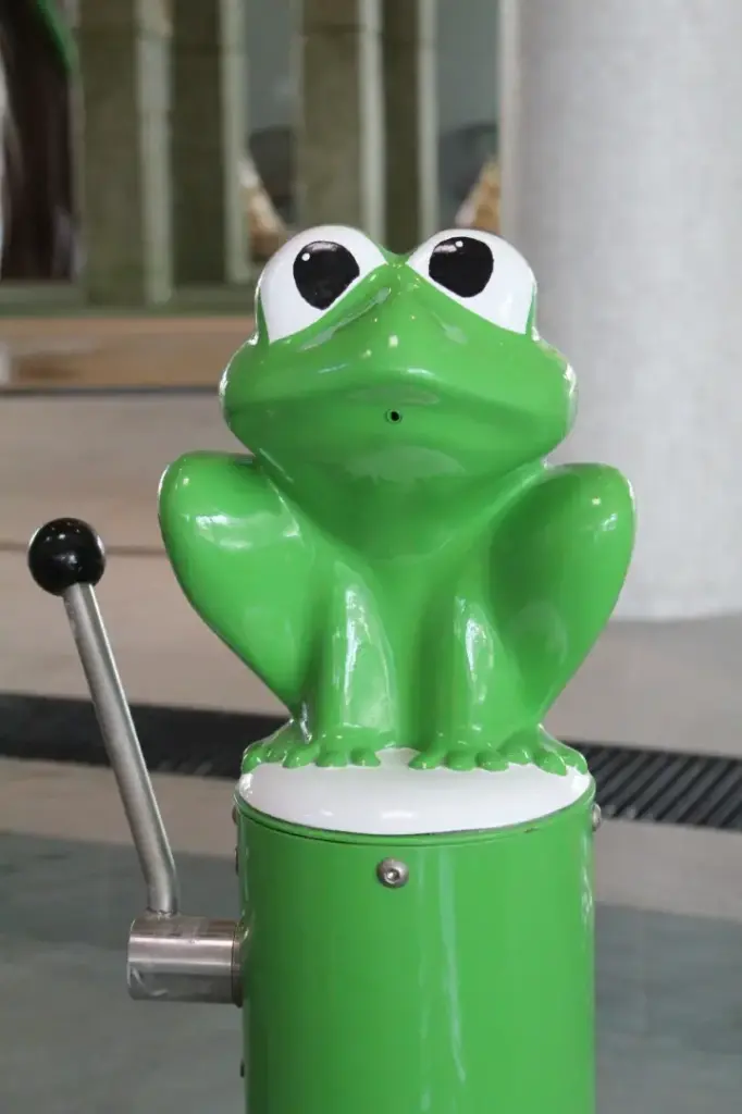 Frog Water Cannon