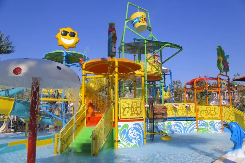 B6 Water Play Structure