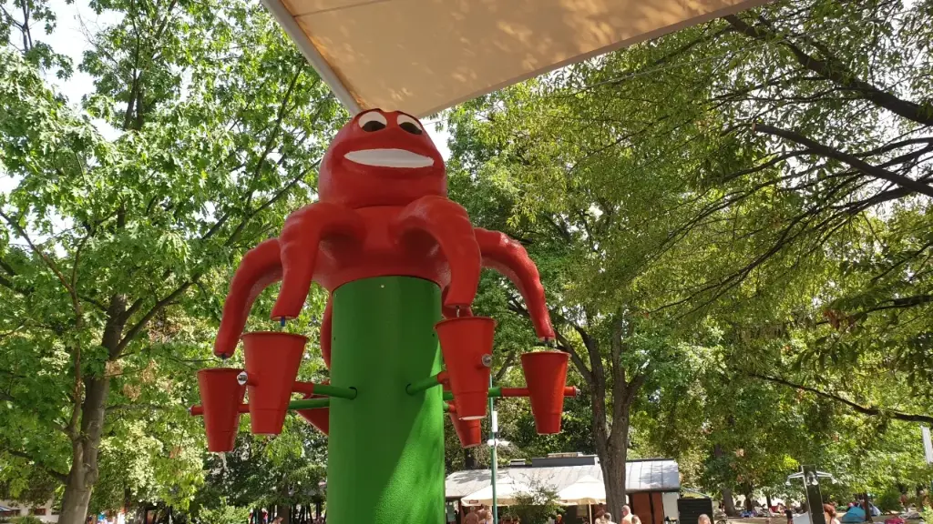 Octopus Tipping Bucket